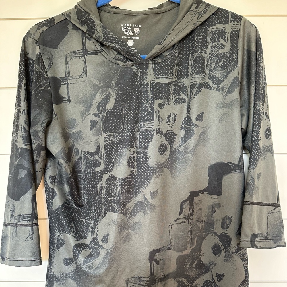 Mountain Hardware Women’s Nambia Running Hooded Shirt 3/4 Length Sleeve Medium